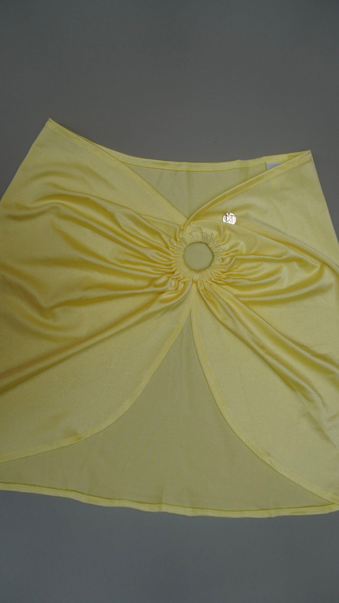 Falda Macarena amarillo satinado