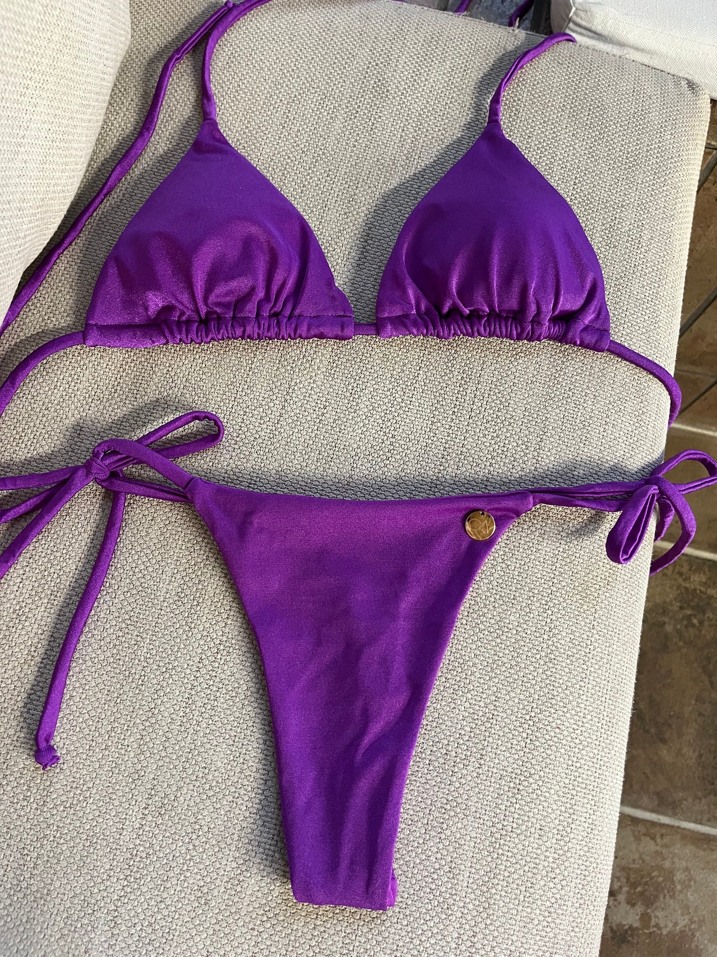 Bikini para bronceo morado satinado