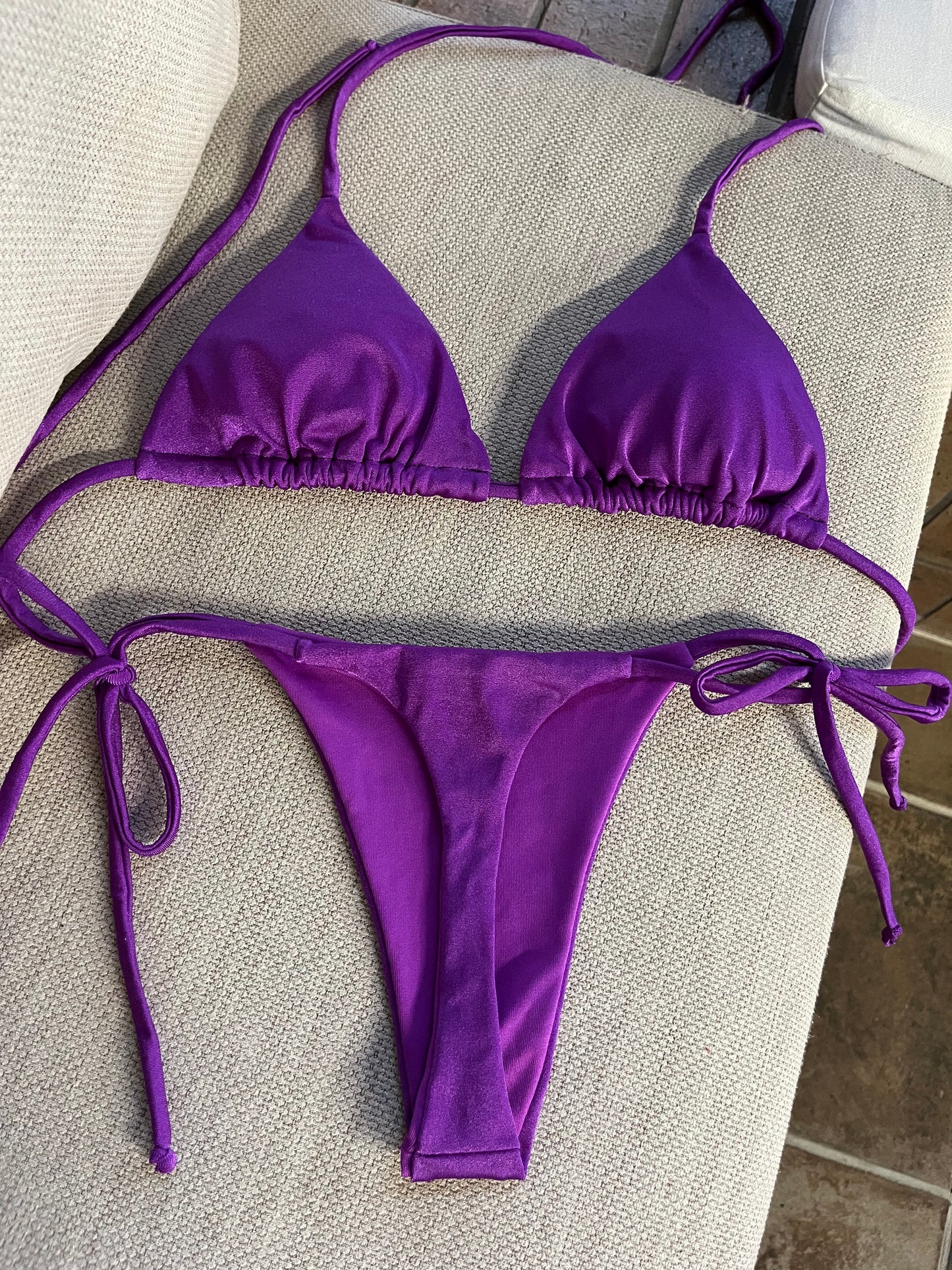 Bikini para bronceo morado satinado