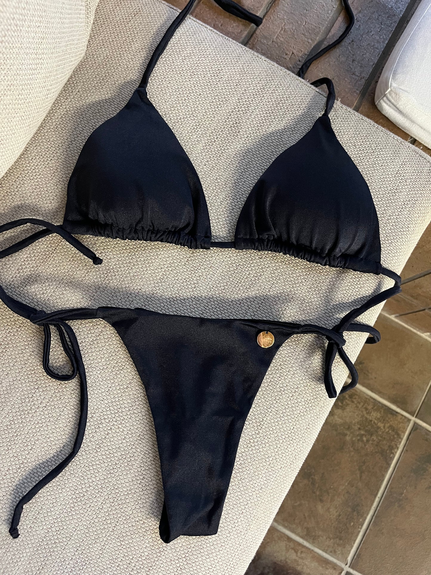 Bikini para bronceo negro satinado