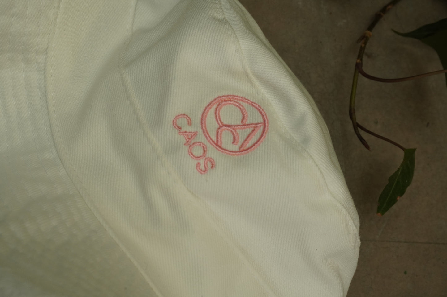 Bucket hat flecos logo rosa