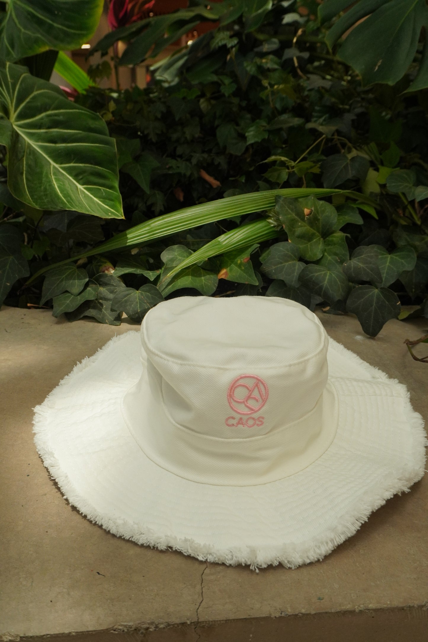 Bucket hat flecos logo rosa