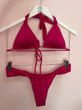 Top nudos magenta satinado