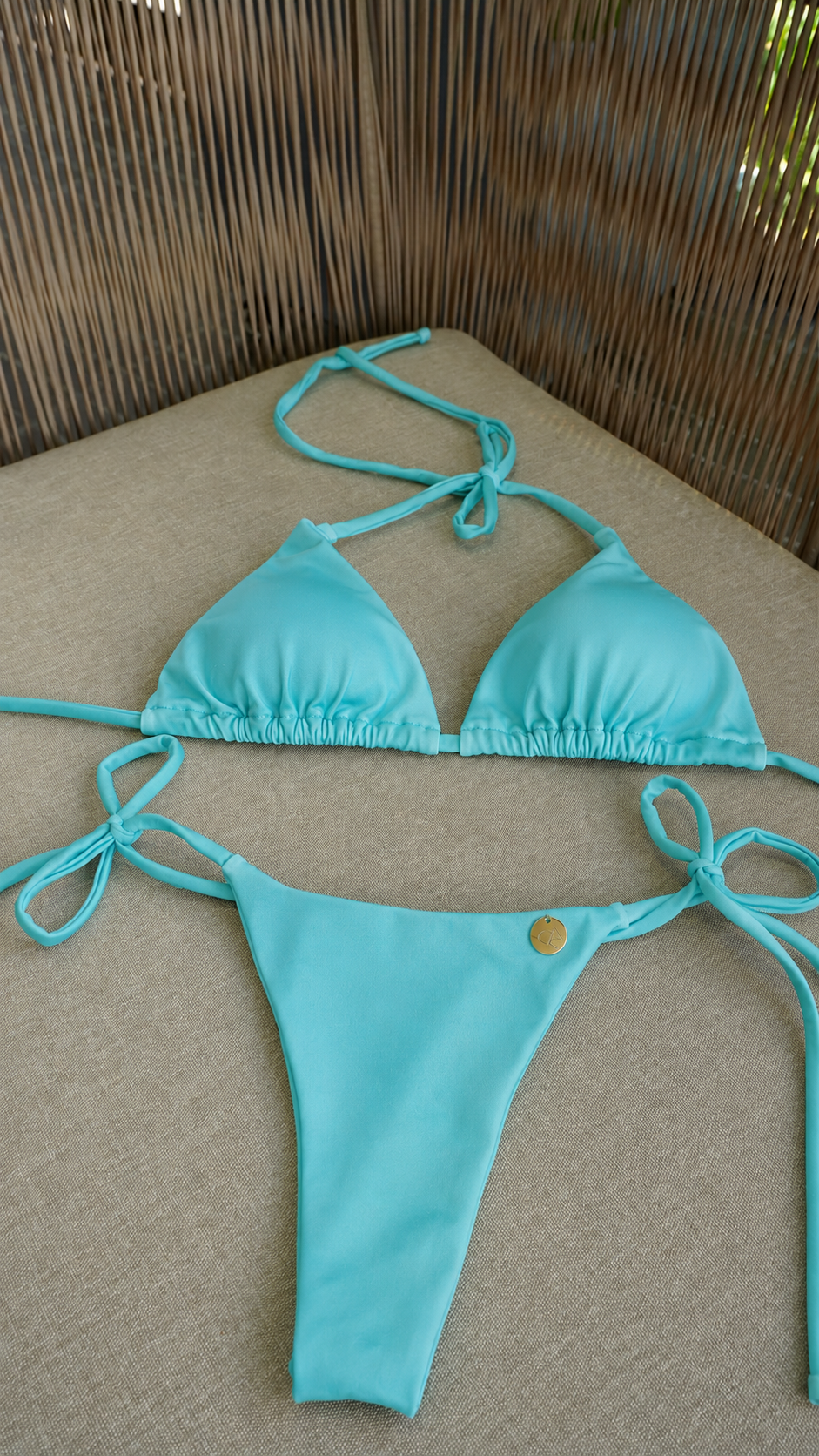 Bikini para bronceo azul turquesa satinado